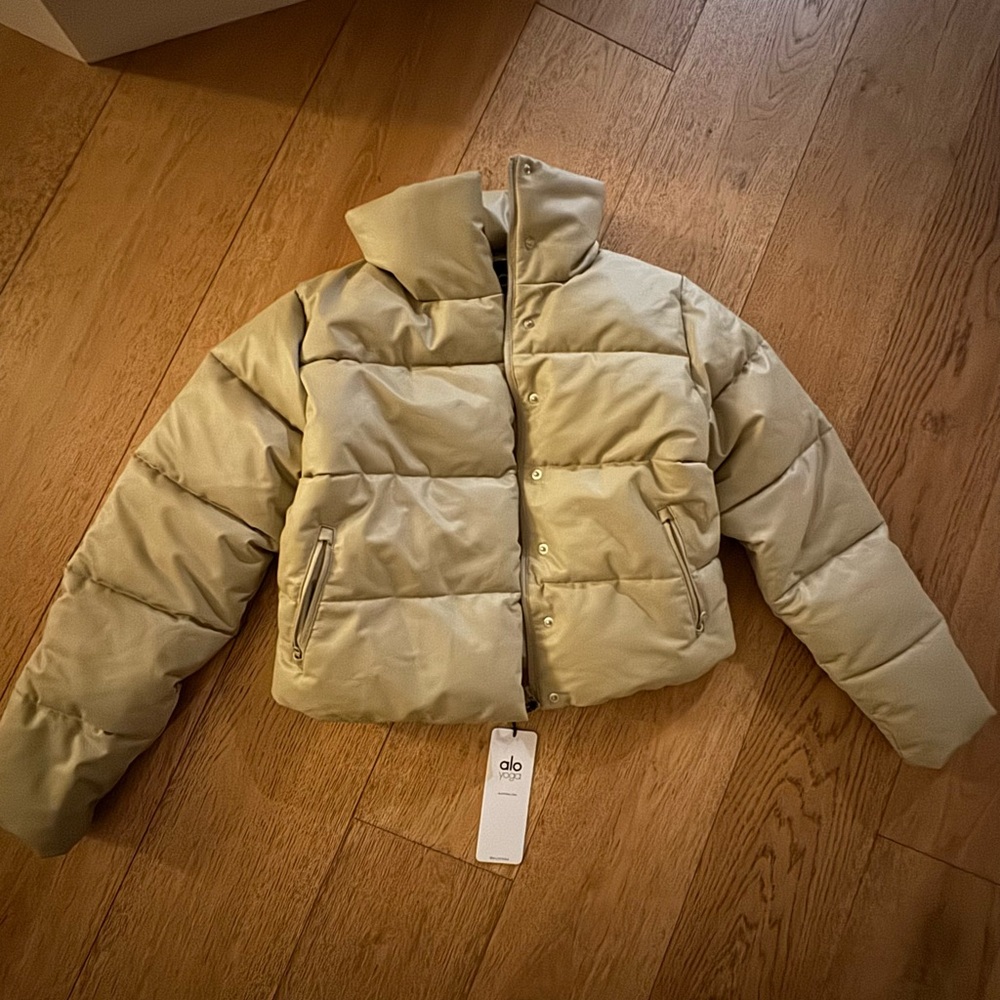 ALO Yoga Cream Cropped Puffer Jacket with High Collar